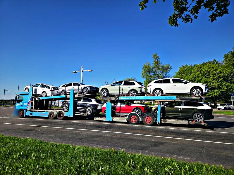 ARPI 2 Mercedes-Benz Actros autószállító megrakott autókkal